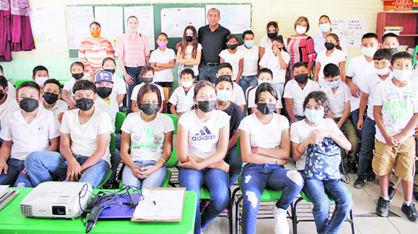 Llevan conferencia contra el Bullying