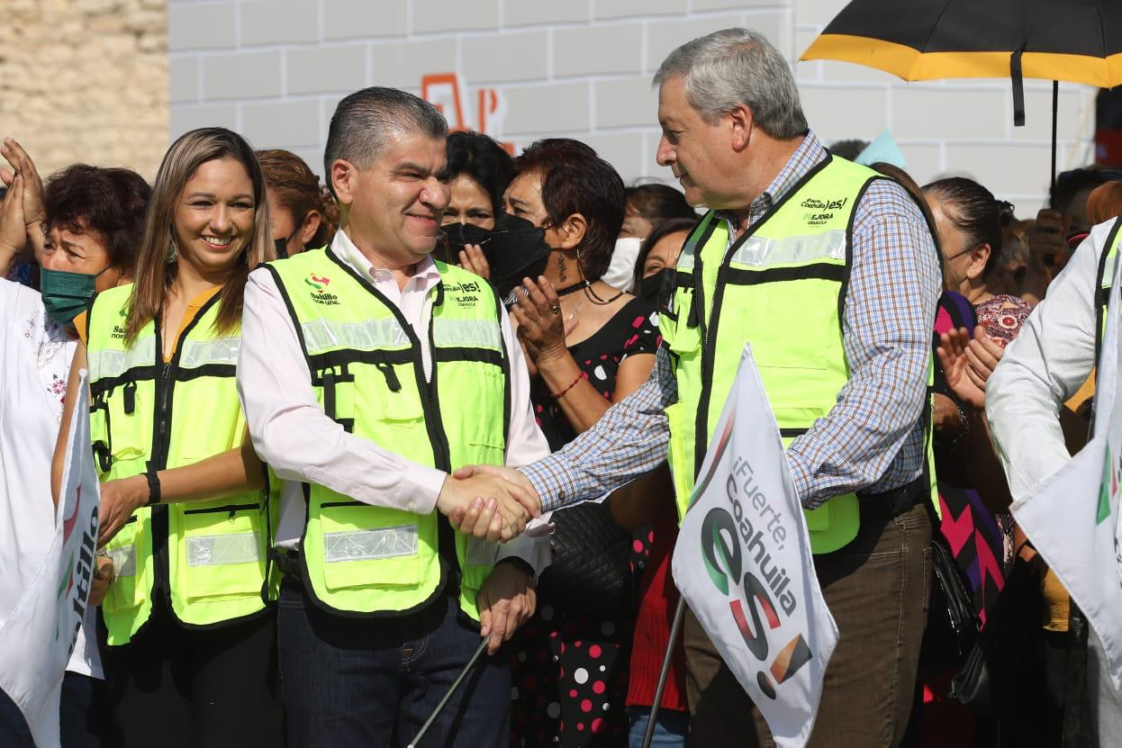 Avanzan obras de repavimentación de la calle Urdiñola
