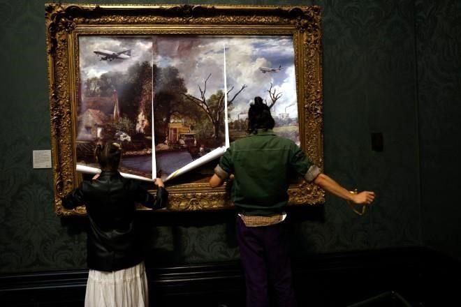 Cubren obra de 1821 en protesta por uso de petróleo