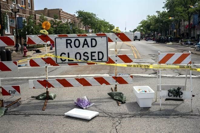 Acusan a tirador de Illinois de 7 asesinatos
