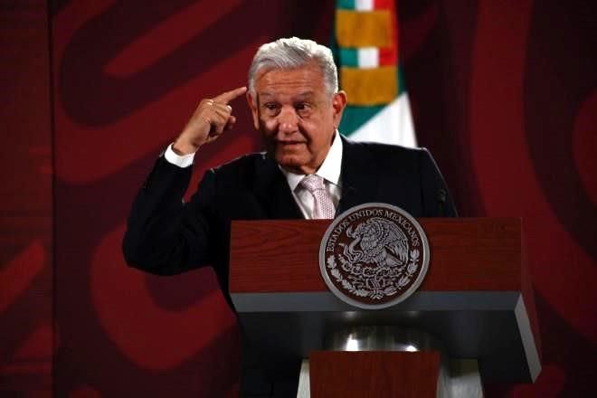 Dar control a Marina en AICM fue ‘una sacudida’.- AMLO
