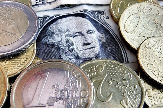 Alcanza euro paridad con el dólar por primera vez en 20 años