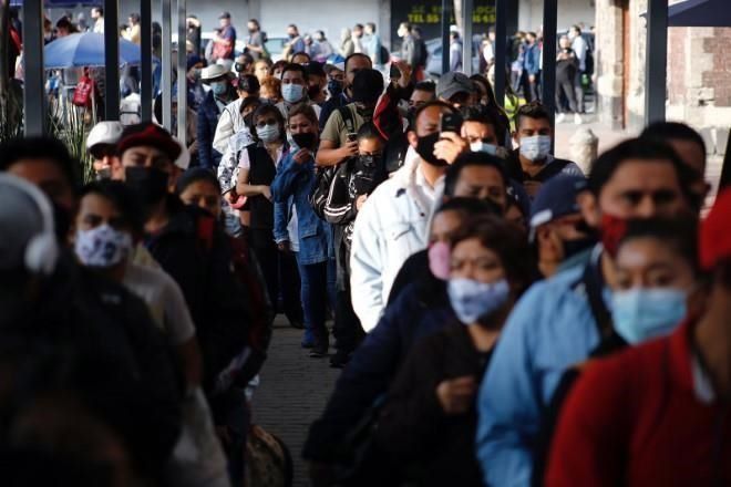 Provoca largas filas cierre parcial de Línea 1 del Metro