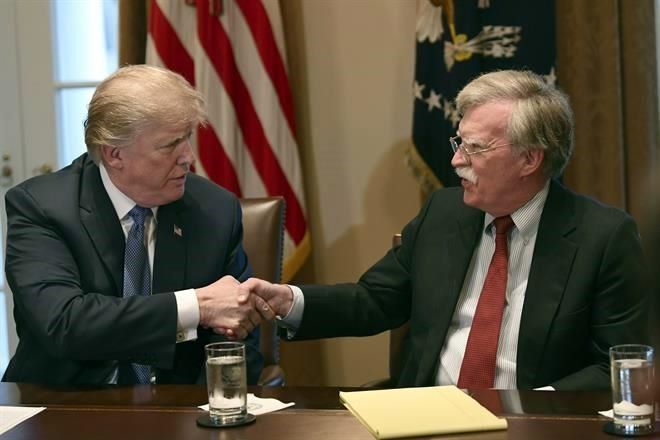 Admite ex asesor de Trump que promovió golpes de Estado