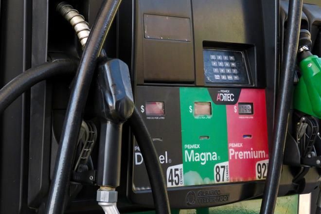 Cruzan desde EU para aprovechar gasolina que México subsidia