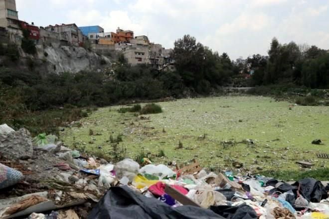 Habitan despeñadero en AO y viven en riesgo permanente