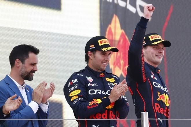 Da Red Bull por igual buenos autos a Checo y Verstappen