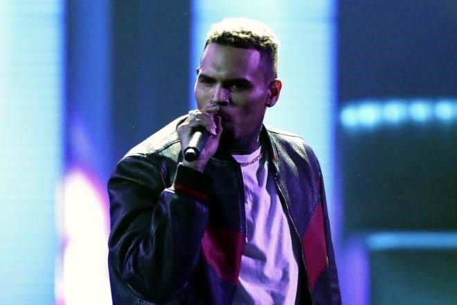 Acusan a Chris Brown de robo por cobrar show cancelado