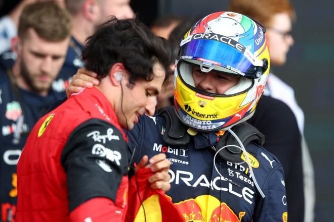 ¡Güey, qué guapo compartir podio!.- Sainz Jr. imita a Checo