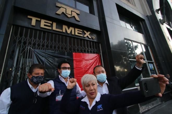 Pide AMLO conciliar para levantar huelga de Telmex