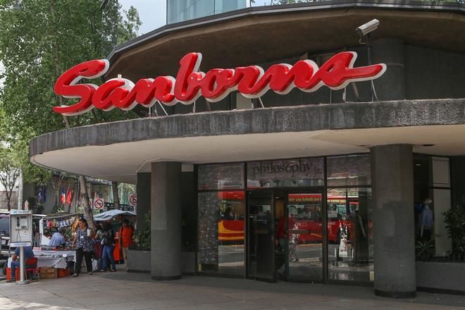 Juez autoriza a Sanborns vender cigarros electrónicos