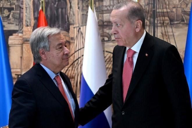 Firman Ucrania y Rusia acuerdo para exportación de granos