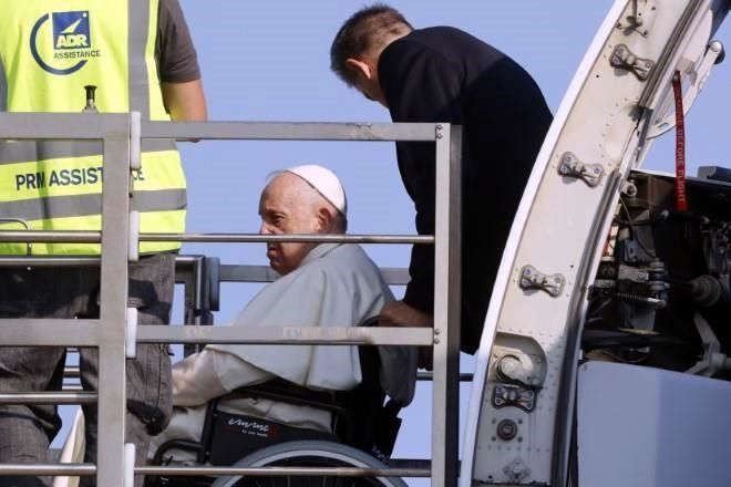 Llega Papa Francisco a Canadá para pedir perdón a indígenas