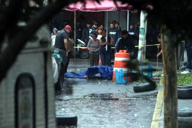 Abate policía a asaltante en La Merced