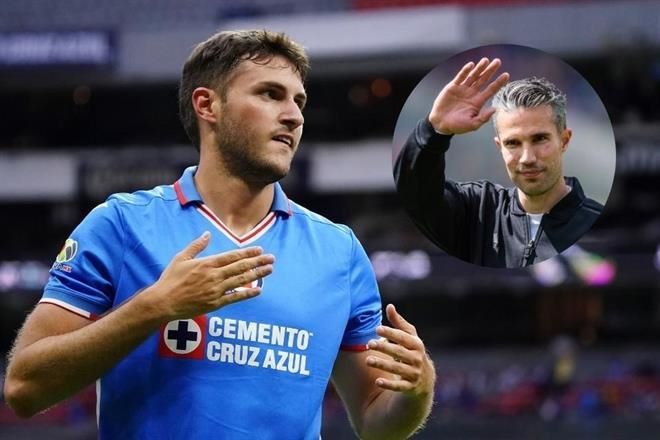 Tendrá Santiago Giménez maestro de lujo: Robin van Persie