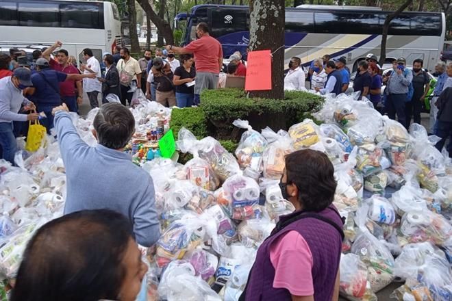 Recolectan despensas para policías jubilados