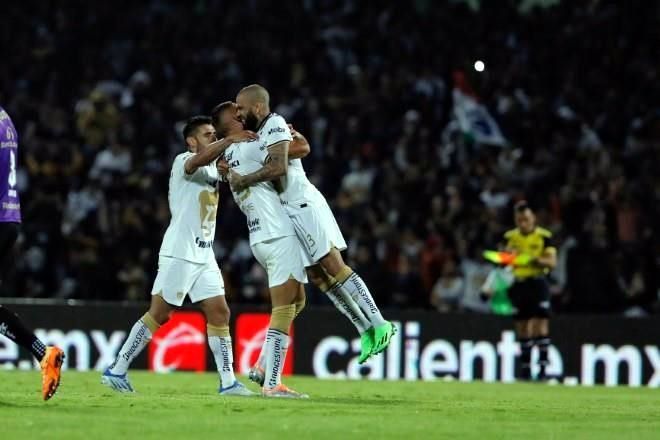 Da Dani Alves asistencia en debut con Pumas