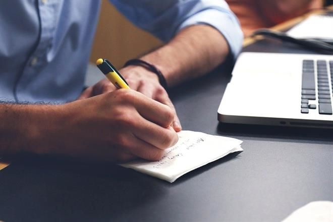 Hay 38.8% de mexicanos en pobreza laboral, según Coneval