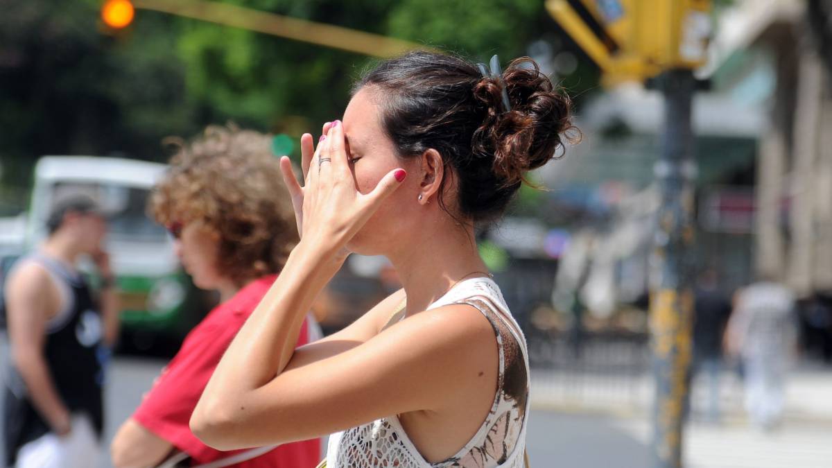 Golpe de calor: cómo reconocer los síntomas progresivos y detener enfermedades relacionadas