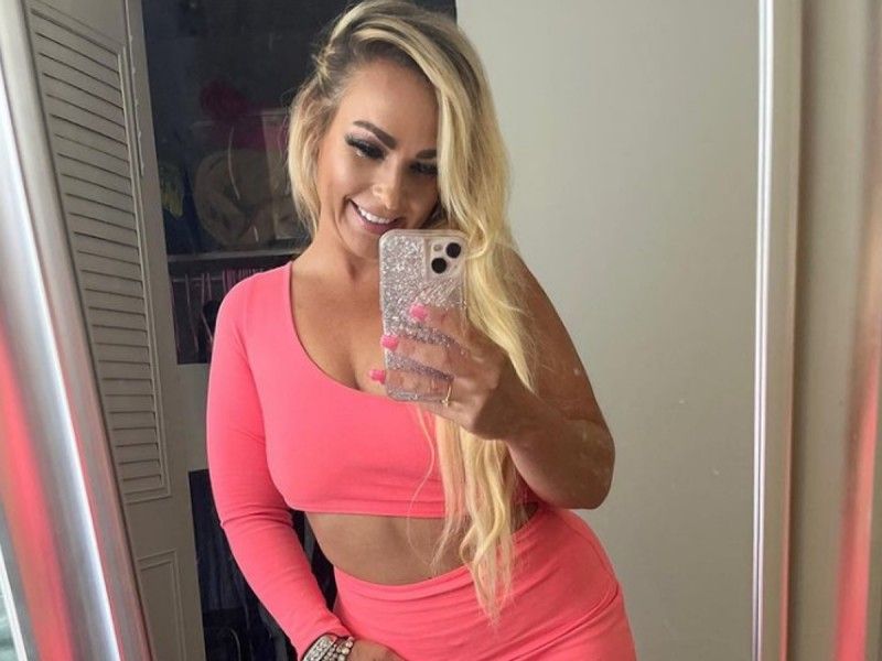 Despiden a maestra de primaria por subir fotos a OnlyFans