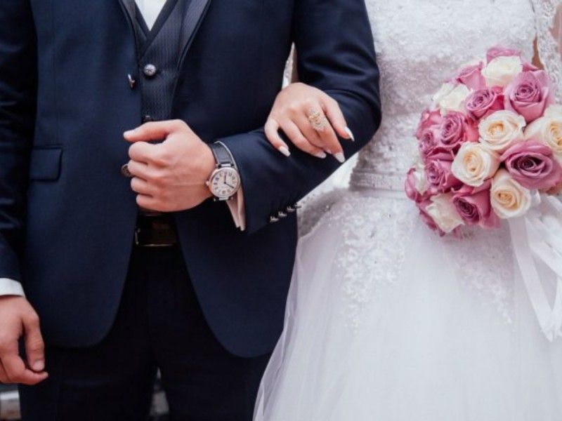 ¿Cuánto dinero debería darse en el regalo de una boda? Calculadora de regalos da la respuesta