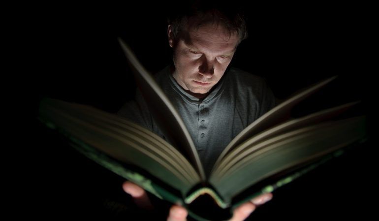 4 LIBROS MISTERIOSOS Y MALDITOS QUE NOS HAN DESCONCERTADO DURANTE MUCHO TIEMPO