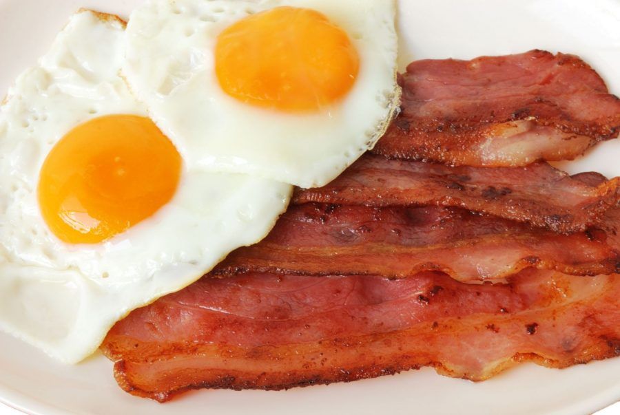 ¿Qué pasa si comes huevo con tocino todos los días?