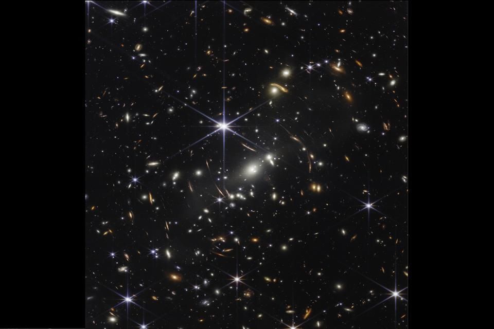 Revelan primera imagen tomada por el telescopio James Webb