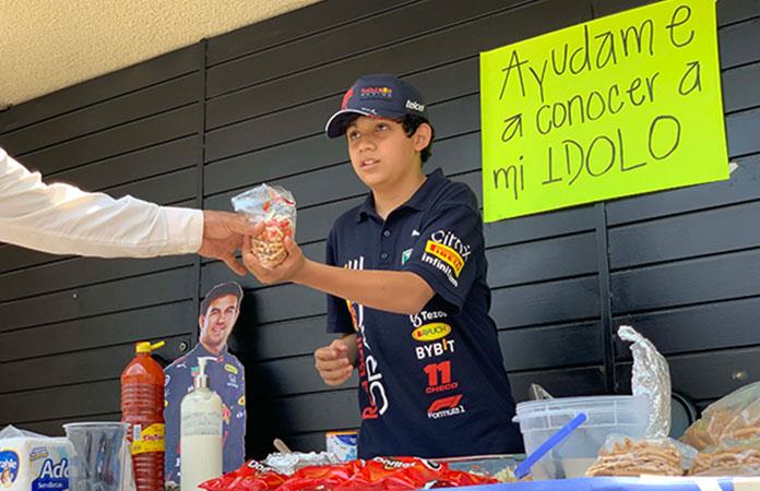 Matías de 14 años vende churritos para cumplir su sueño: ir a la F1 y conocer a «Checo» Pérez