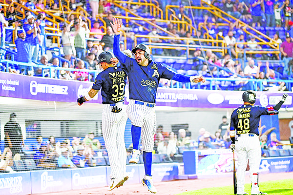 Alex Mejía da victoria a los Acereros