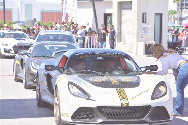 Admiran miles los autos de Bash Road Tour 2022