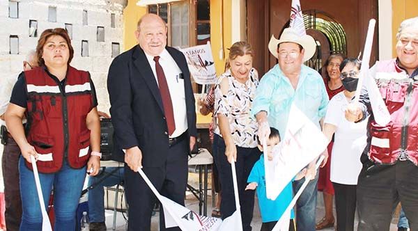 Entrega Alcalde otra obra de pavimento