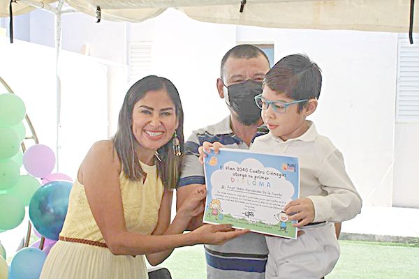 Tienen alumnos madrina de lujo