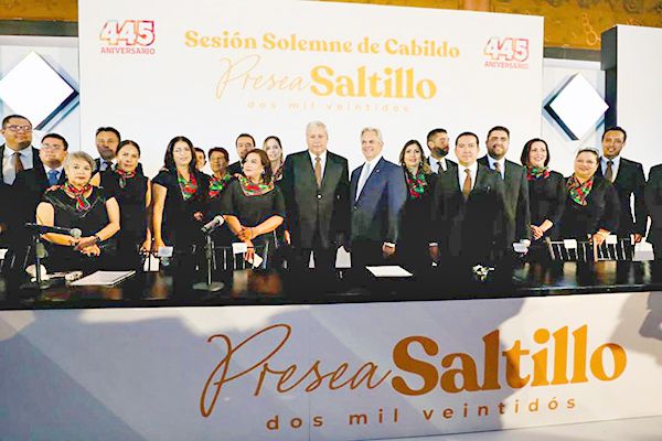 Entrega Fraustro la Presea Saltillo