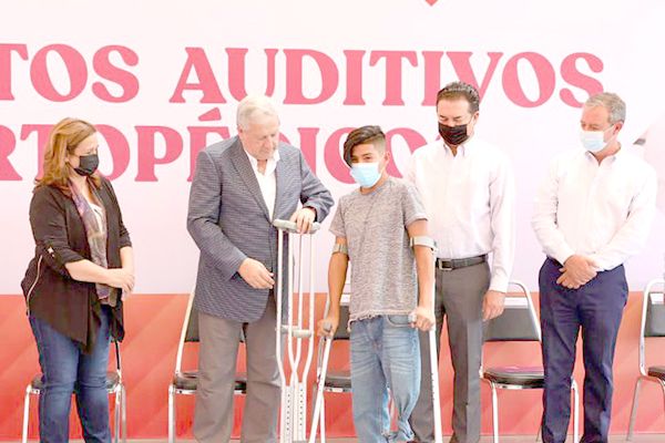 Entrega DIF Saltillo aparatos auditivos
