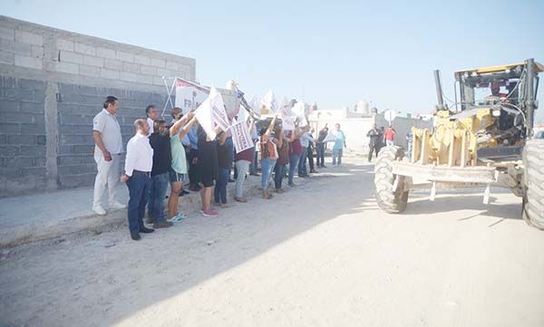 Arranca Piña obra de pavimentación