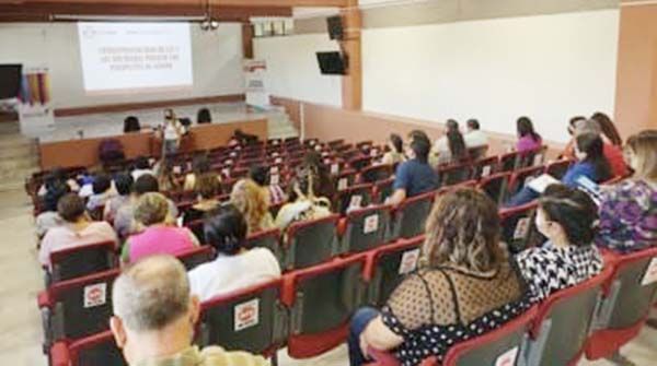 Capacita a mujeres del sector educativo el ICM