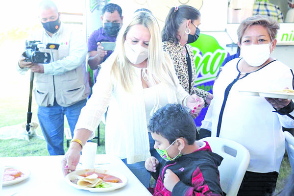 Brinda DIF 10 millones de desayunos escolares