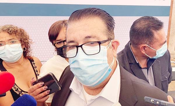 Desaíran vacantes de médicos especialistas