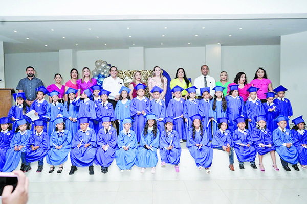 Exhortan a alumnos a cumplir sus metas