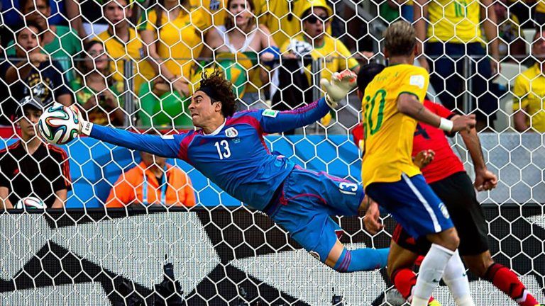 Los 7 momentos que han marcado la carrera de Guillermo Ochoa