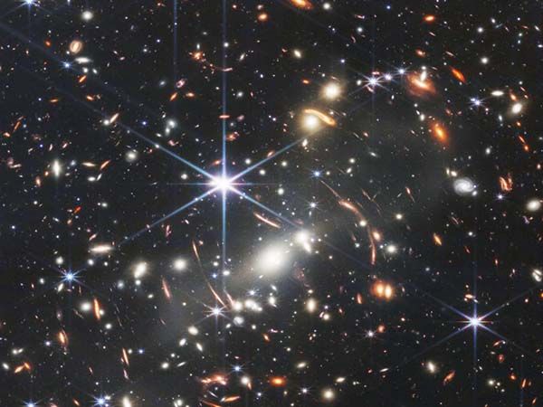 Muestra NASA primeras galaxias