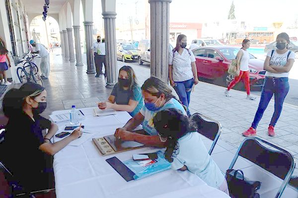Continúan empresas ofertando empleos