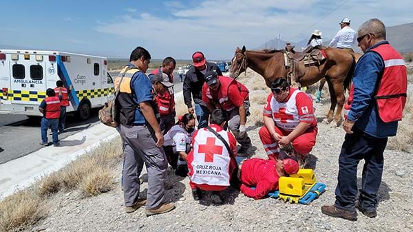 Se accidentan adolescentes en Cabalgata de aniversario