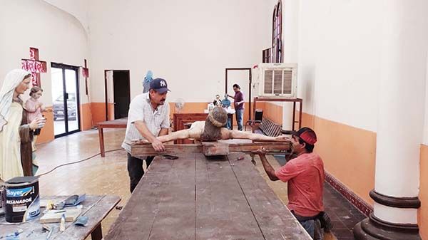 Reparan arte sacro en Santa Rosa de Lima