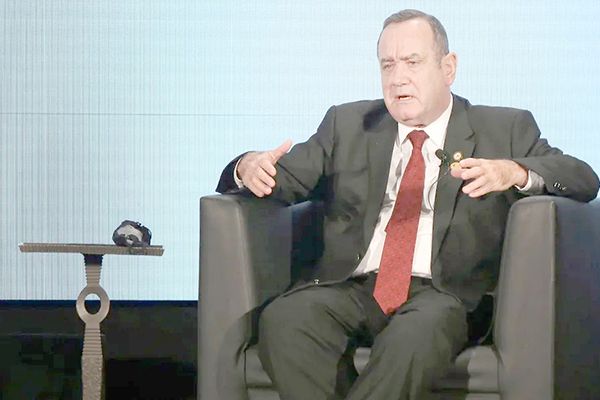 Repelen ataque contra presidente de Guatemala