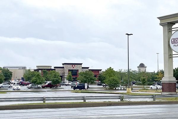 Tiroteo en un centro comercial de Indiana deja cuatro muertos; testigo mata al tirador