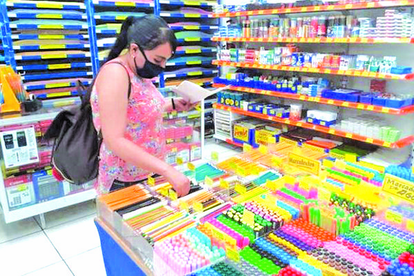 Pega inflación a útiles escolares