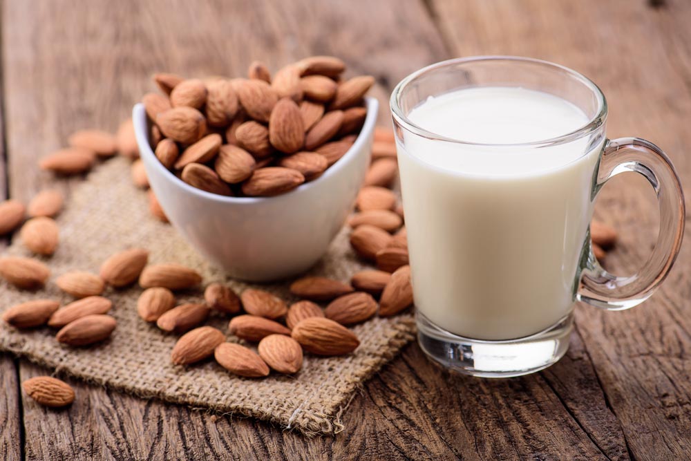 Las leches de almendra no son leche: Profeco