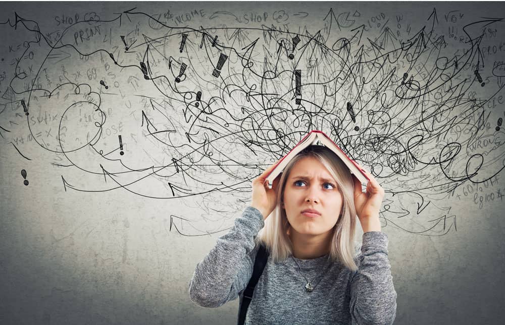 Qué son los pensamientos intrusivos y cuándo se convierten en un problema